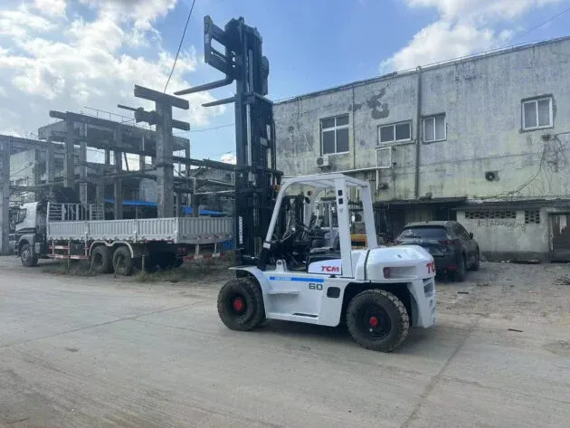 Chariot élévateur gasoil 5T — vue 2