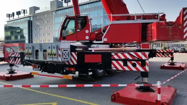 Grue Mobile 100 tonnes à louer avec conducteur : Liebherr LTM 1100-5.3 — vue 5