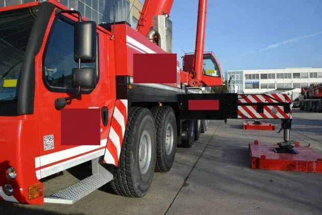Grue Mobile 100 tonnes à louer avec conducteur : Liebherr LTM 1100-5.3 — vue 6