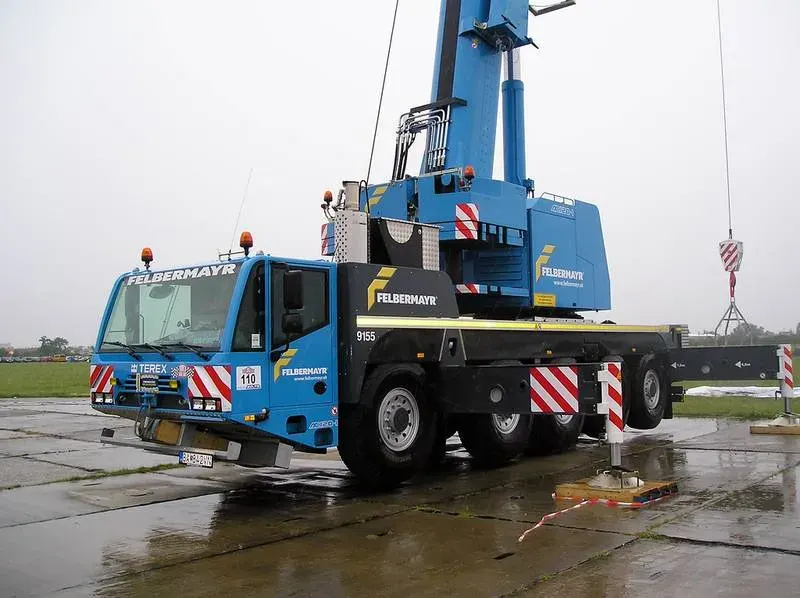 Grue Mobile 120 tonnes à louer avec conducteur : Terex AC120 — vue 3