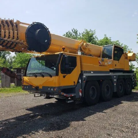 Grue Mobile 70 tonnes à louer avec conducteur : Liebherr LTM 1070 — vue 2