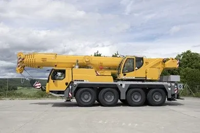 Grue Mobile 70 tonnes à louer avec conducteur : Liebherr LTM 1070 — vue 5