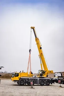 Grue Mobile 70 tonnes à louer avec conducteur : Liebherr LTM 1070 — vue 6