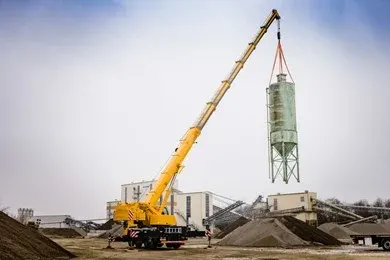 Grue Mobile 70 tonnes à louer avec conducteur : Liebherr LTM 1070 — vue 7