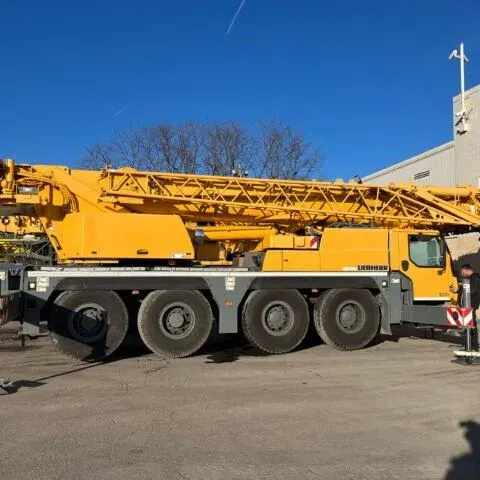 Grue Mobile 70 tonnes à louer avec conducteur : Liebherr LTM 1070 — vue 9