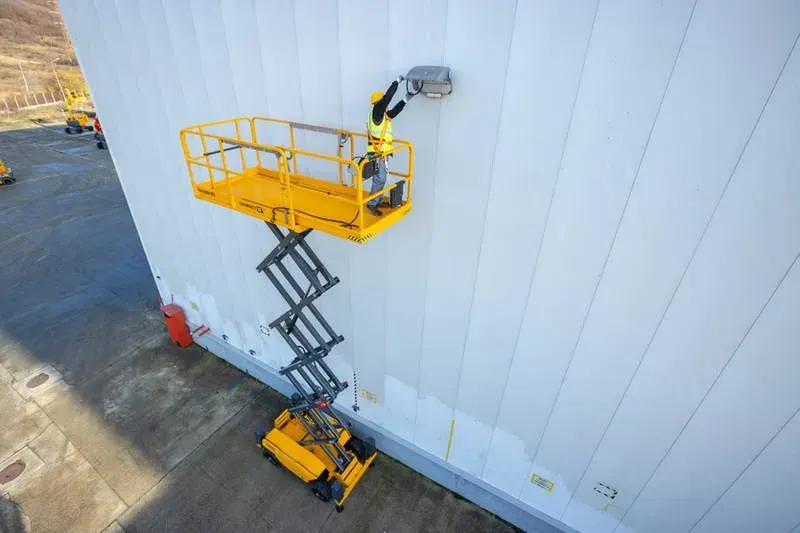 Location Nacelle Ciseaux Thermique 12m — vue 4